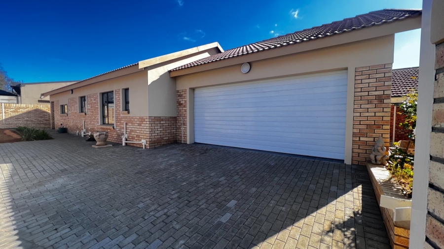 To Let 3 Bedroom Property for Rent in Bayswater Free State